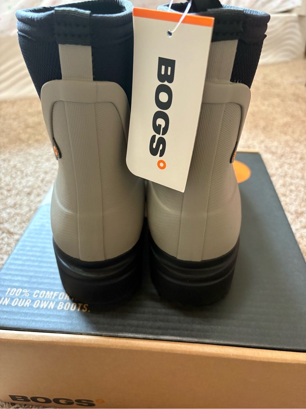 Bogs Hazel Chelsea boots in a taupe colorway women’s size 9 NEW IN BOX!! - Picture 4 of 7